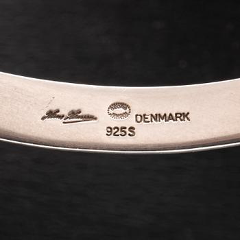 Hans Hansen, stelt halsband i silver för Georg Jensen.