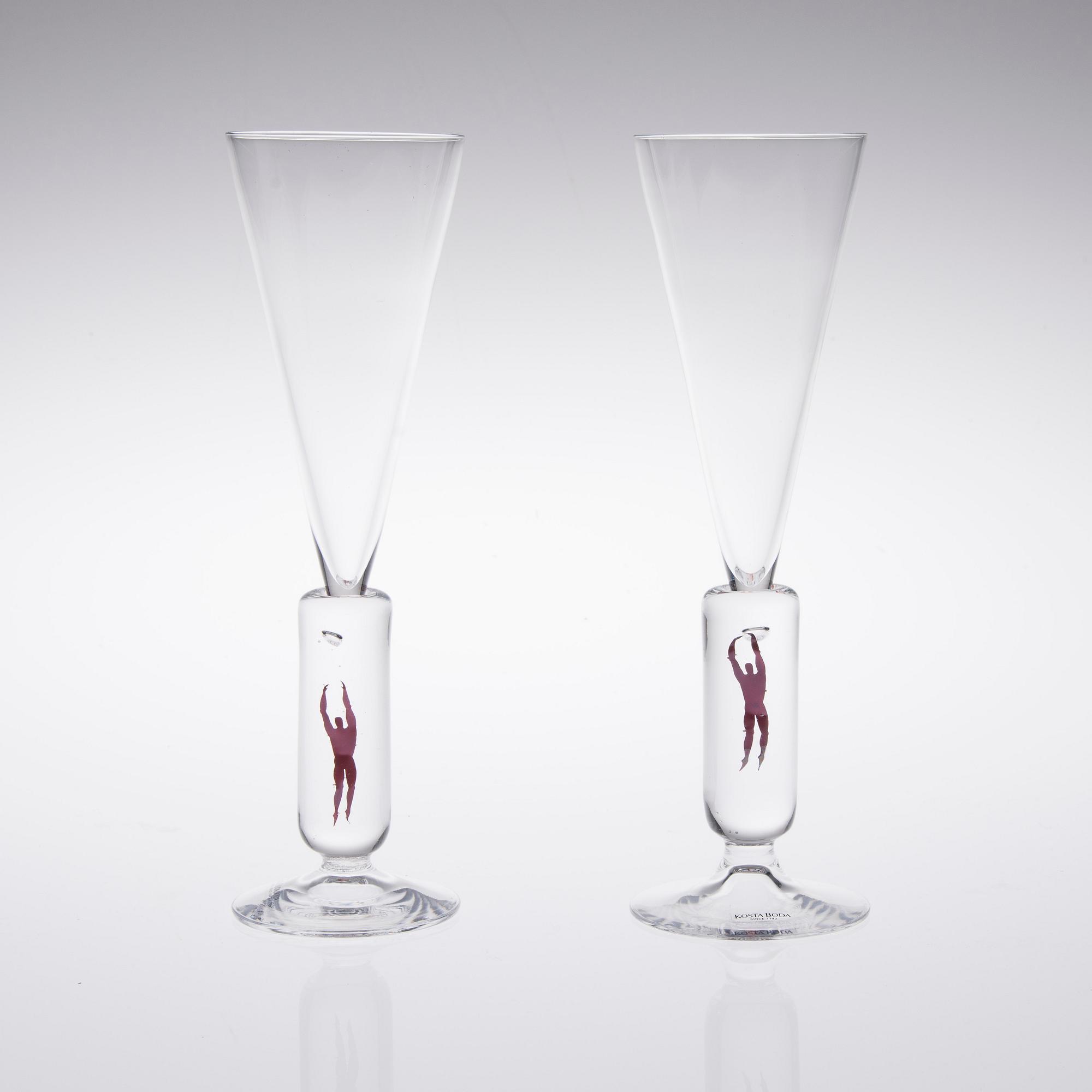 GLAS, ett par, "Millennium" Bert Vallien, Kosta Boda, signerade och numrerade 12182 och 12183.