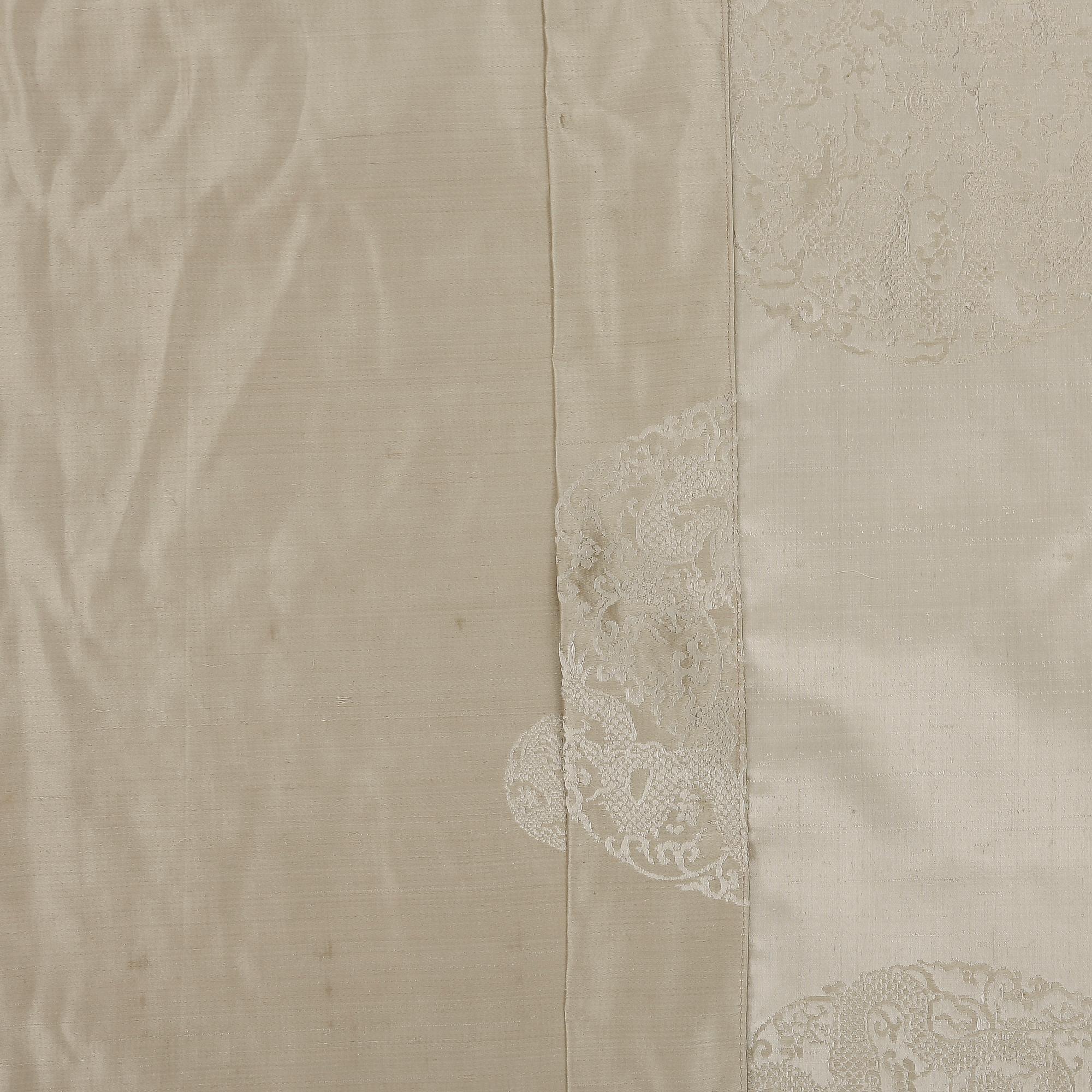 DRAPERIER, ett par, siden, Kina, tidigt 1900-tal.