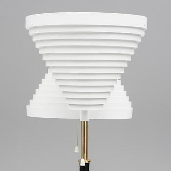 GOLVLAMPA, "modell A810", Alvar Aalto, Artek, Finland, 1900-talets andra hälft.