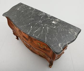 BYRÅ, fransk rokokostil, 1900-/2000-tal.