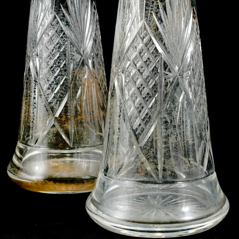 KARAFFER, 2 st, glas, 1900-talets första hälft.