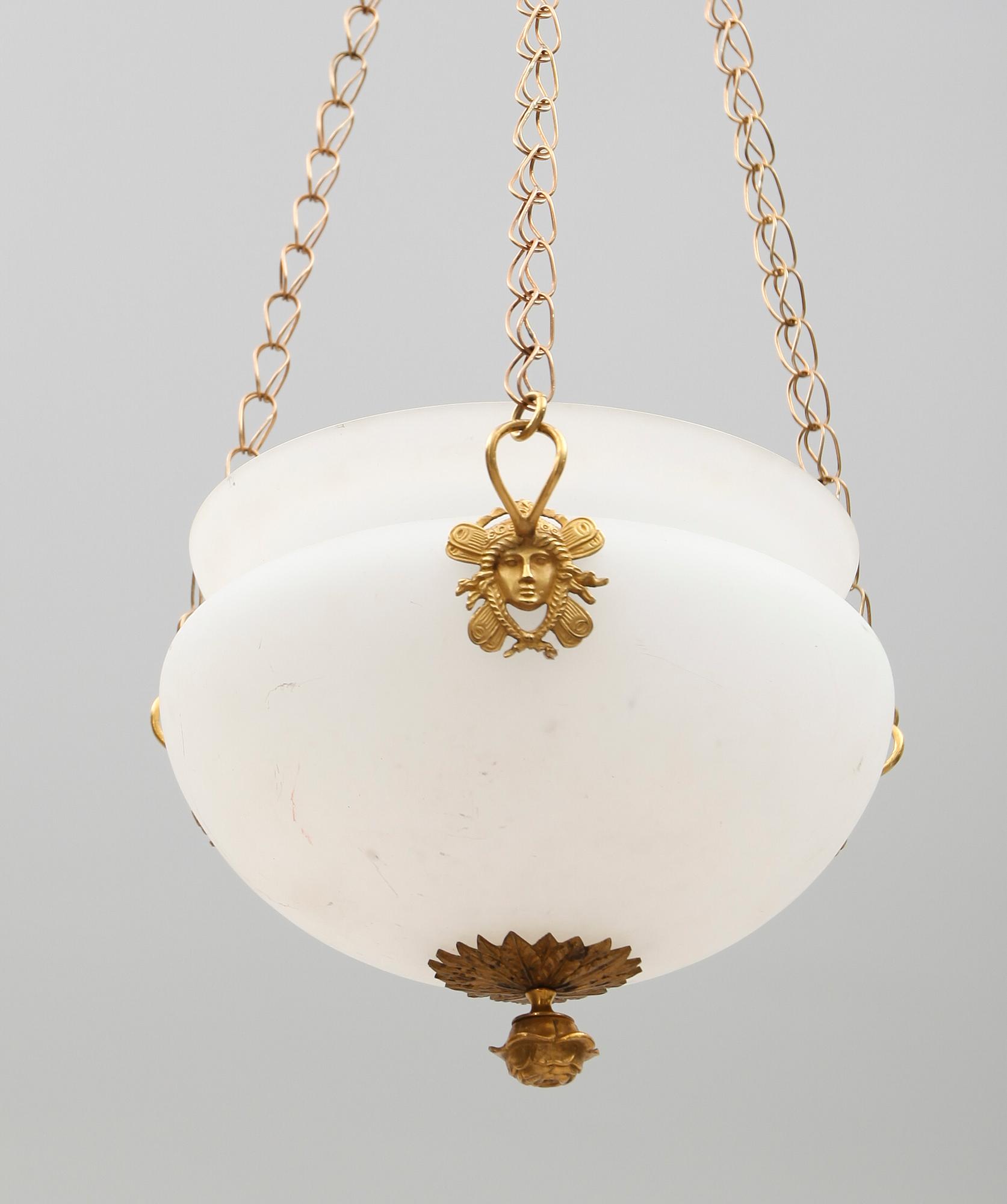 AMPEL, empirestil, 1900-talets första hälft. Höjd ca 85 cm.