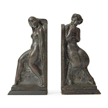 492A. A pair of Axel Gute patinated bronze bookends, Sweden 1929.