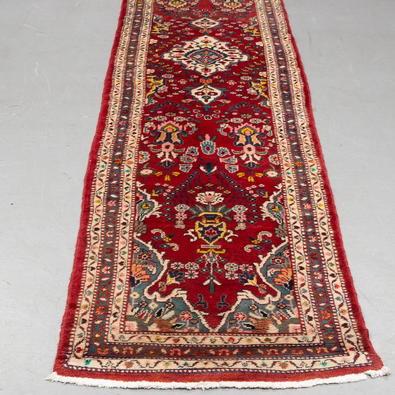 Gallerimatta, old, Hamadan, ca 419 x 81 cm.