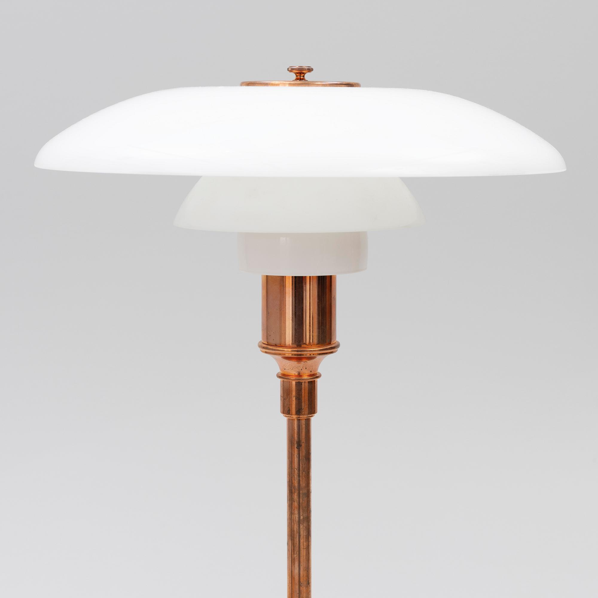 Poul Henningsen, golvlampa, "PH3½-2½.", Louis Poulsen, Danmark, 2000-tal.