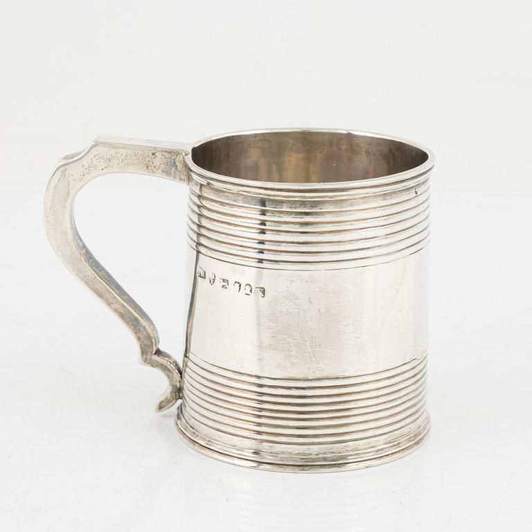An English early 19th century silver mugg, unclear makers mark (possibly John Langland I), Newcastle 1800-1801.