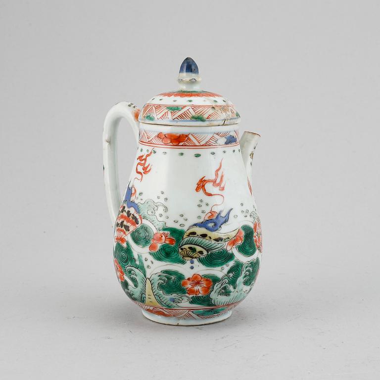 Tekanna med lock, kompaniporslin. Qingdynastin, Kangxi (1662-1722).