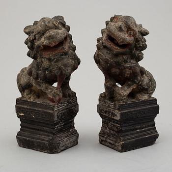 A pair of sculptures of  buddhist lions, late Qing dynasty.