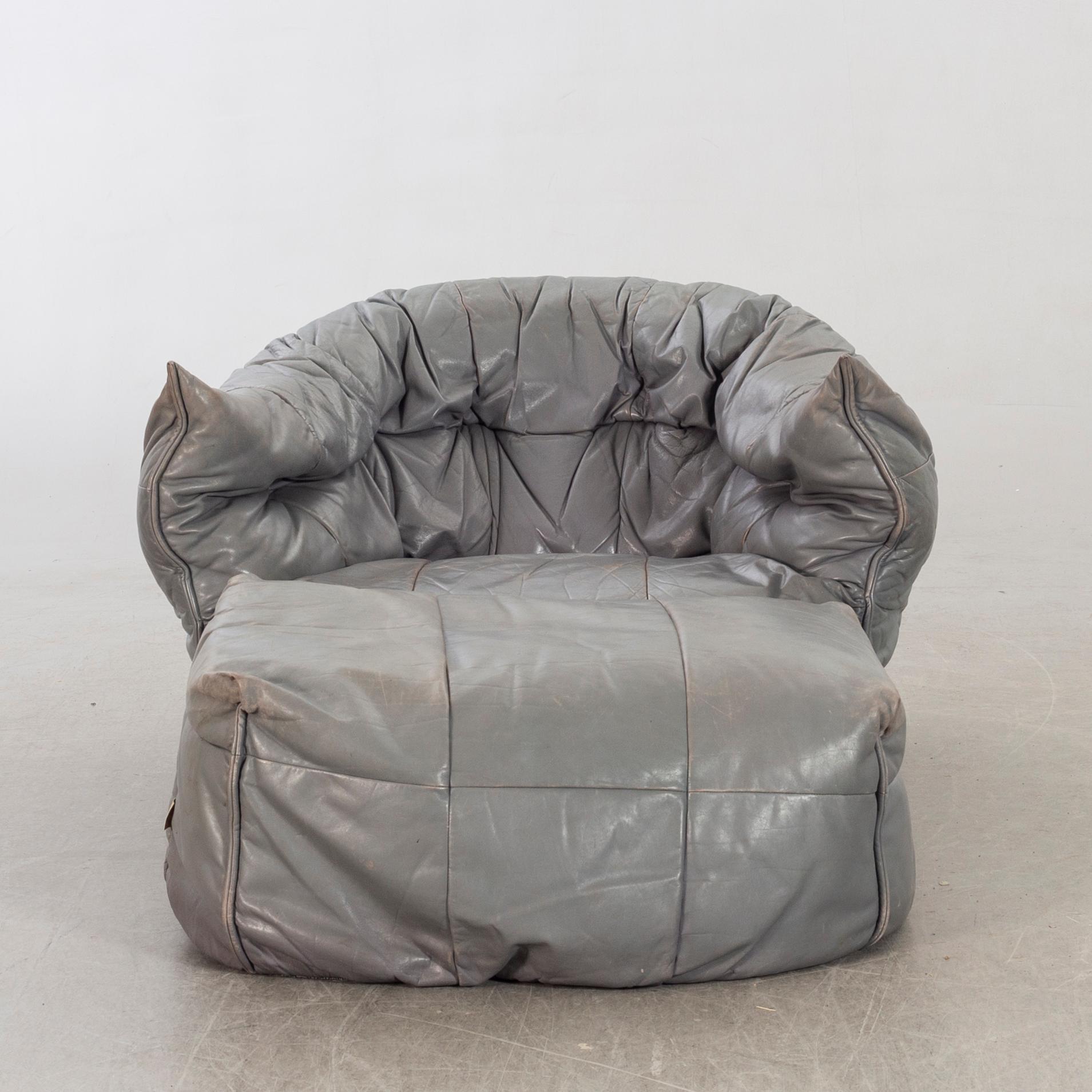 Michel Ducaroy fåtölj med fotpall för Ligne Roset 1818, Frankrike sent 1900-tal.