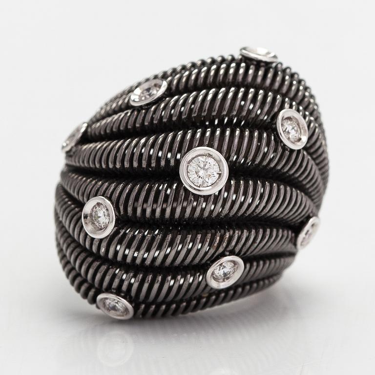 An 18K white gold ring with diamonds ca. 0.31 ct in total.