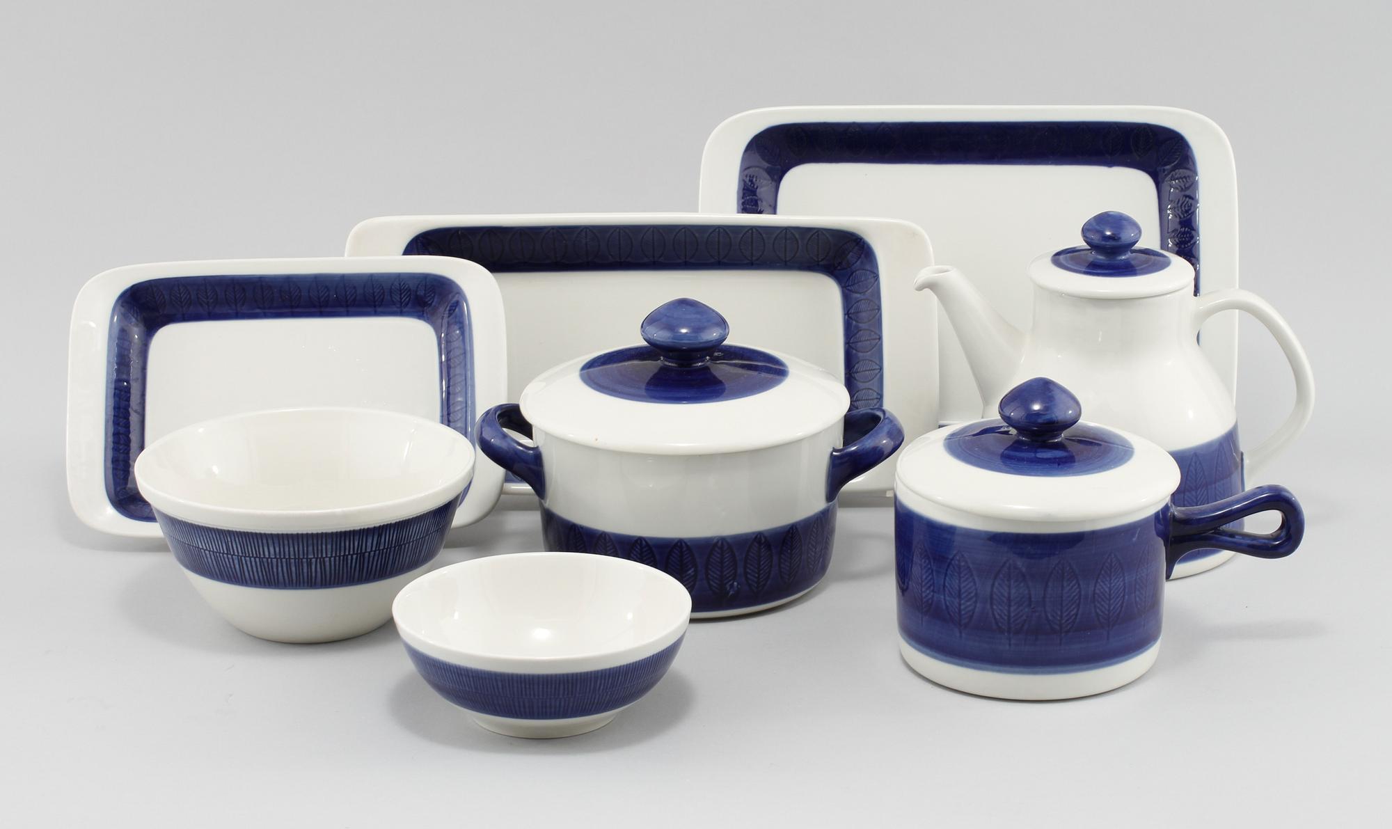 SERVISDELAR, 11 st, porslin, "Koka Blå", Hertha Bengtsson, Rörstrand, 1956-1988.