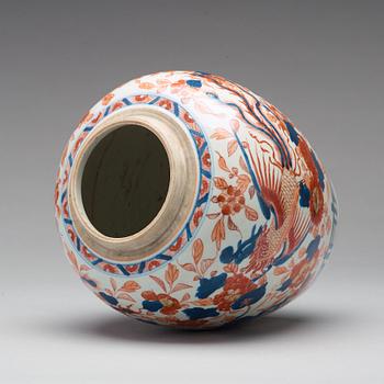 An imari jar, Qing dynasty, Kangxi (1662-1722).