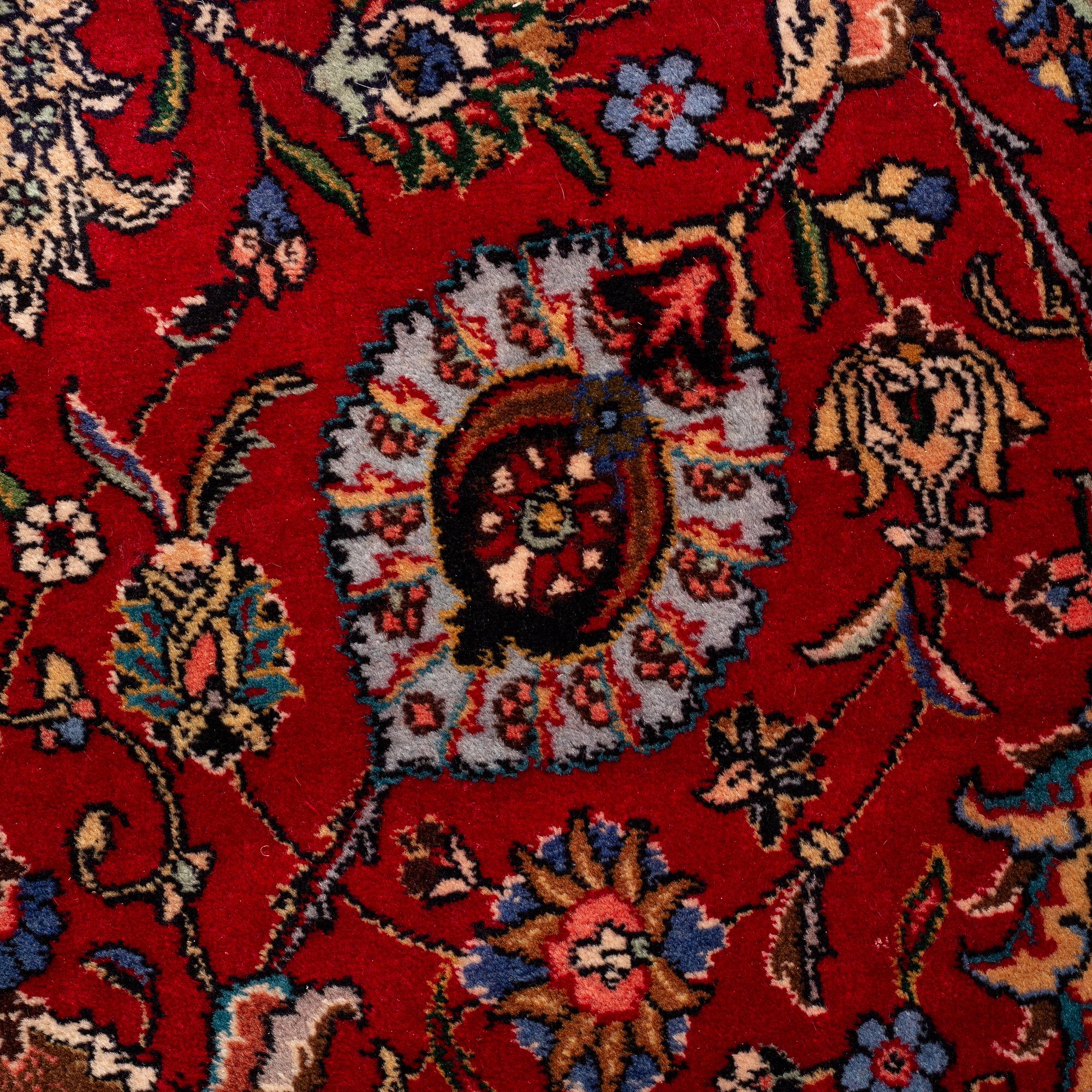 A carpet, Tabriz, ca 521 x 310 cm.