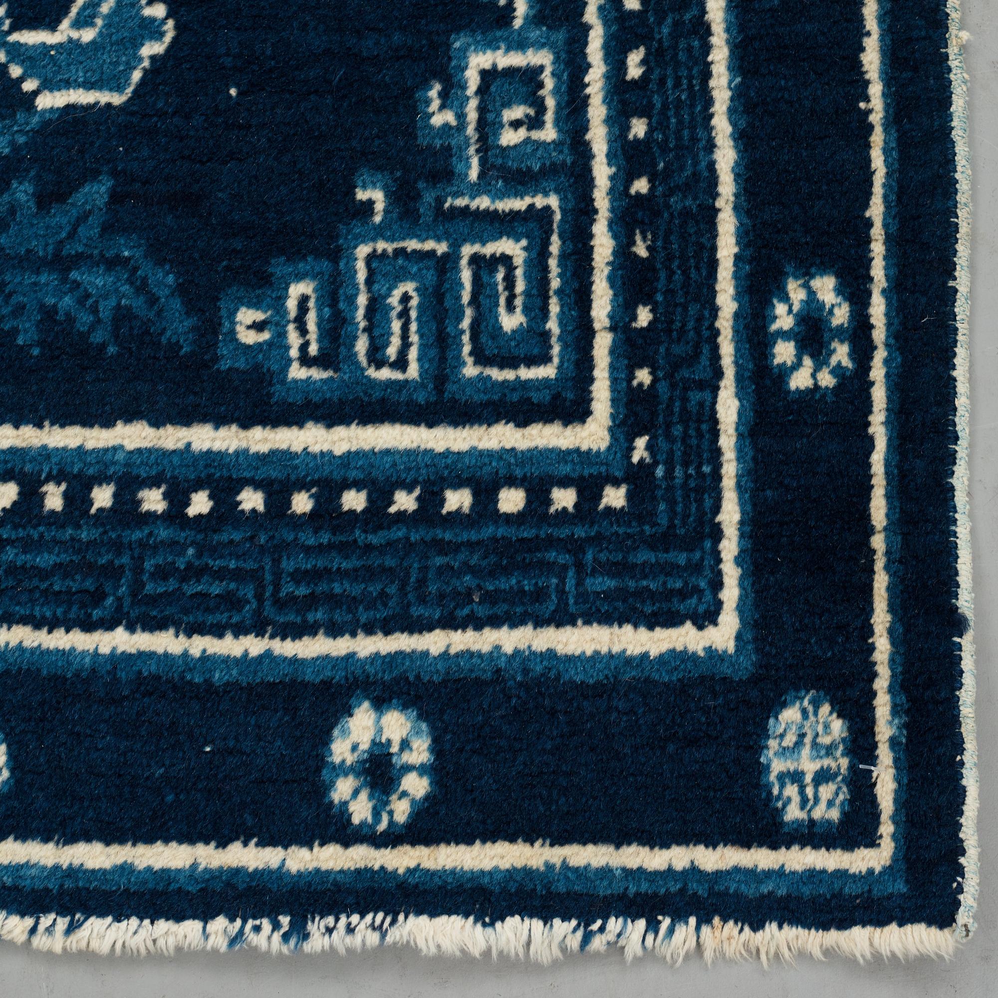 MATTA, semiantik Xinjiang (Sinkiang), Kina, ca 127 x 67-69 cm (samt ca 1 cm slätväv på en kortsida).