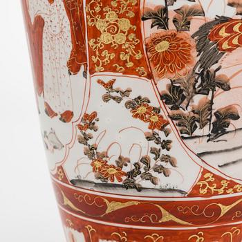 A Japanese porcelain vase from the Meiji period (1868-1912) .