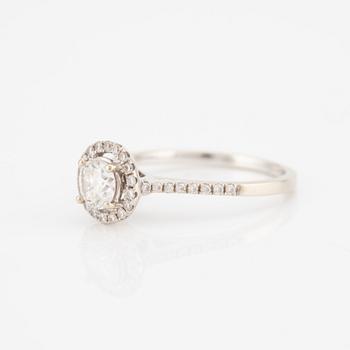 Ring in 18K white gold with brilliant-cut diamonds.