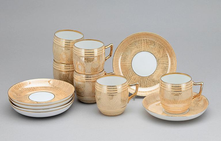 KOPPAR med FAT, 6 st, porslin, Kuznetsov, Ryssland. 1900-talets början.