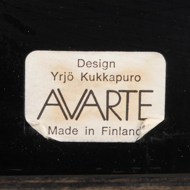 A pair of A-500 chairs for Avarte. Design year 1985.