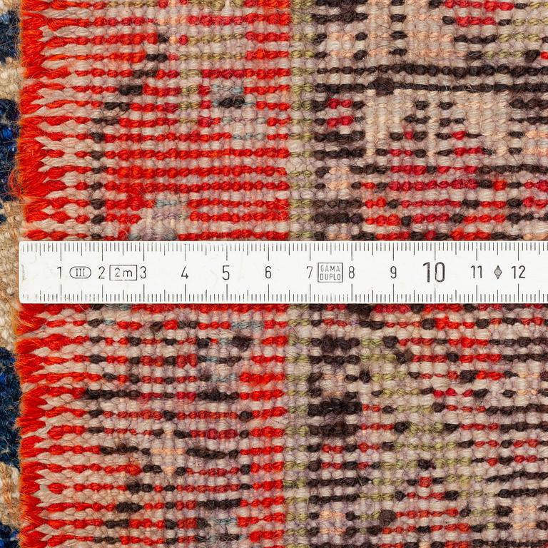 An antique Khotan carpet, Xinjiang area, China, ca 272 x 155 cm.