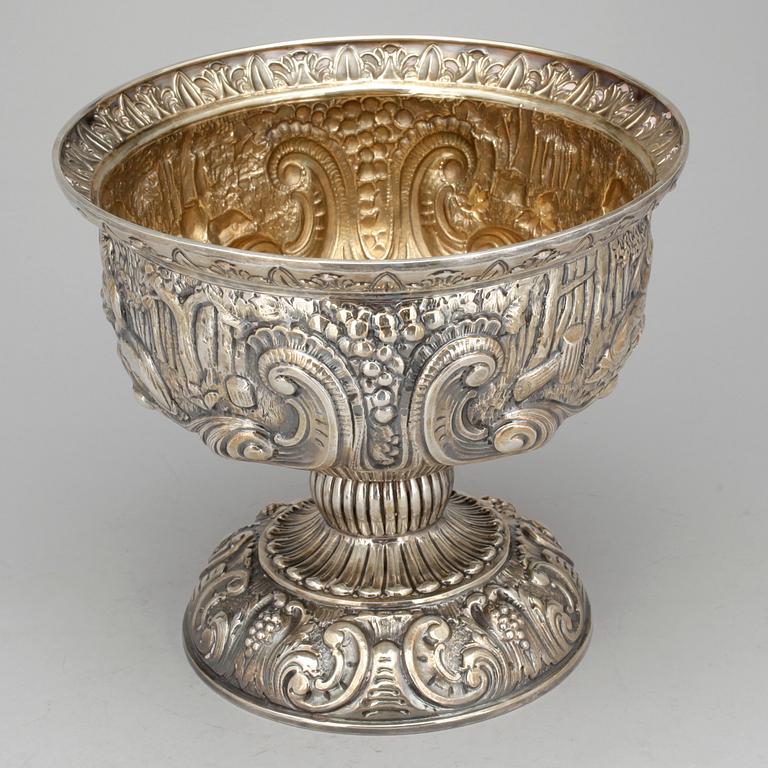 UPPSATSSKÅL, silver, importstämplad samt stämplad Mema, Eskilstuna, 18/1900-tal. Vikt ca 1033g.