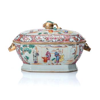 993. A famille rose tureen with cover, Qing dynasty, Qianlong (1736-95).