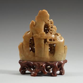 A soapstone sculpture and cup, Qing dynasty.