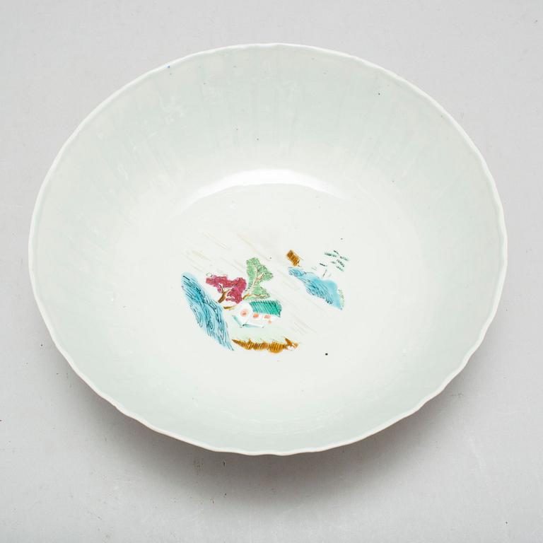 A YONGZHENG BOWL, Qing dynasty, 18th century.
