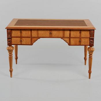 SKRIVBORD, nyrenässans, sent 1800-tal.