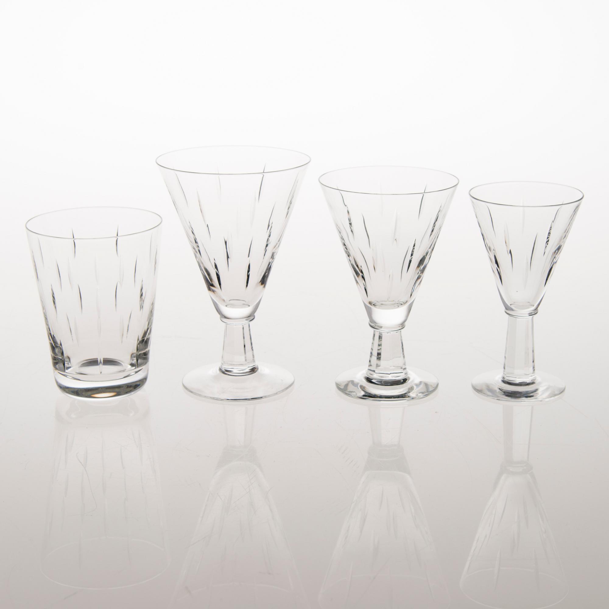 SAARA HOPEA, a 36-piece set of 'Inari' glassware for Nuutajärvi. Designed in 1953.