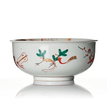 A Japanese porcelain bowl, Edo period (1603-1868).