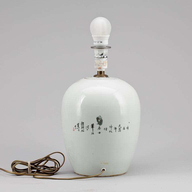 BORDSLAMPA, porslin, Kina, 1900-tal.