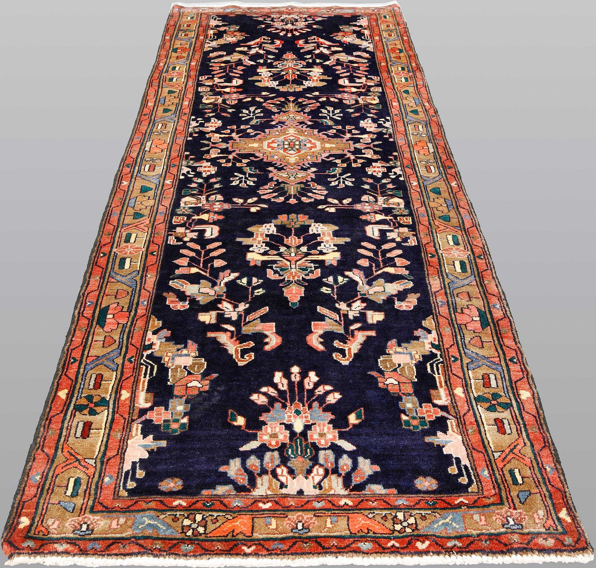 A Hamadan runner, ca 305 x 101 cm.