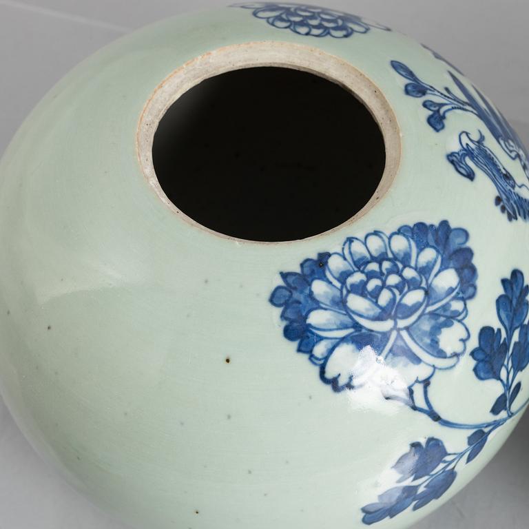 Two similar Chinese porcelain vases with covers, late 19th Century.