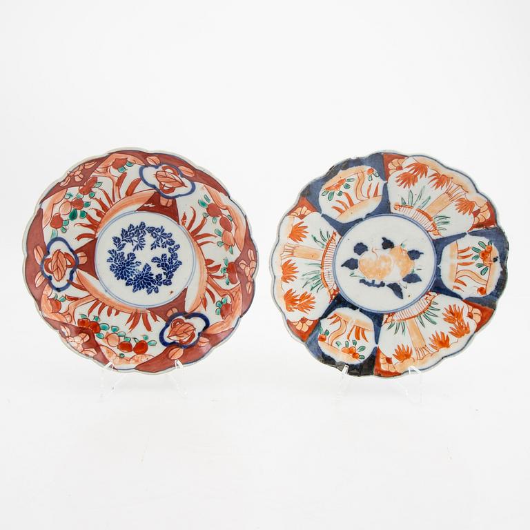A set of 12 japanese Imari plates 20th century porcelain.