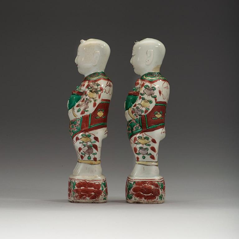 A pair of famille verte figures, Qing dynasty, Kangxi (1662-1722).