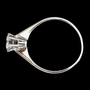 RING, 18 k vitguld, solitär briljantslipad diamant ca 0.91 ct.