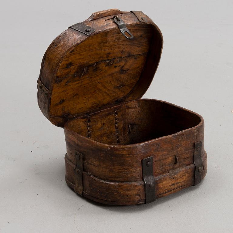 A PROVINCIAL 19TH CENTURY WOODEN BOX.