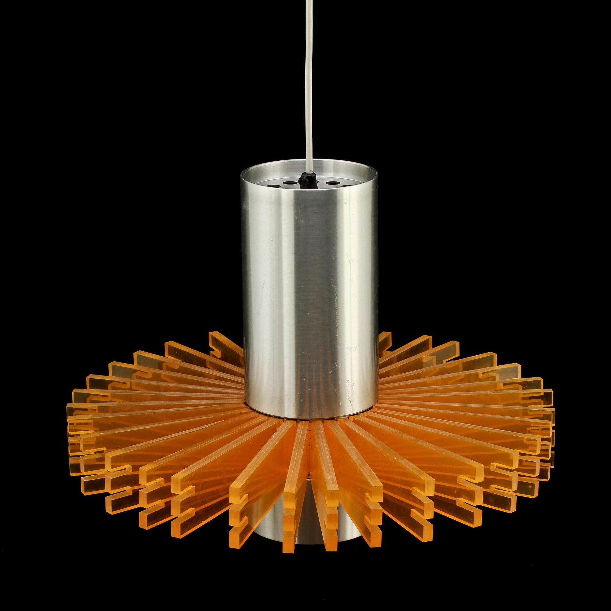 TAKLAMPA, Danmark, 1900-talets andra hälft. Diam 40.