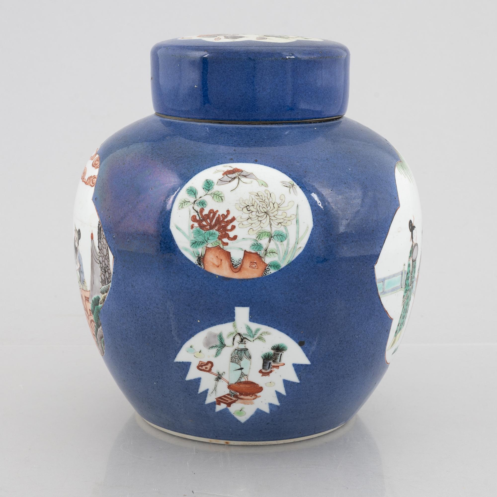 A porcelain pot with cover, China, early 20th century.
