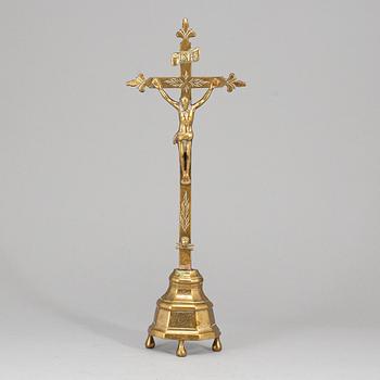 A bronze crucifix, 17th/18th century.