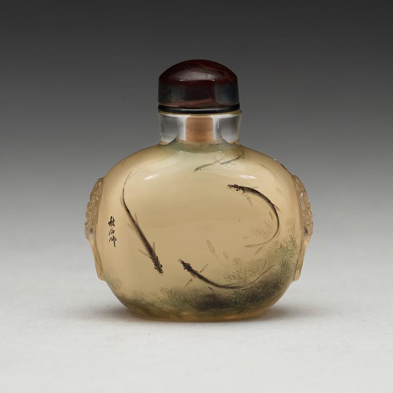 A Chinese snuffbottle, 20th Century.