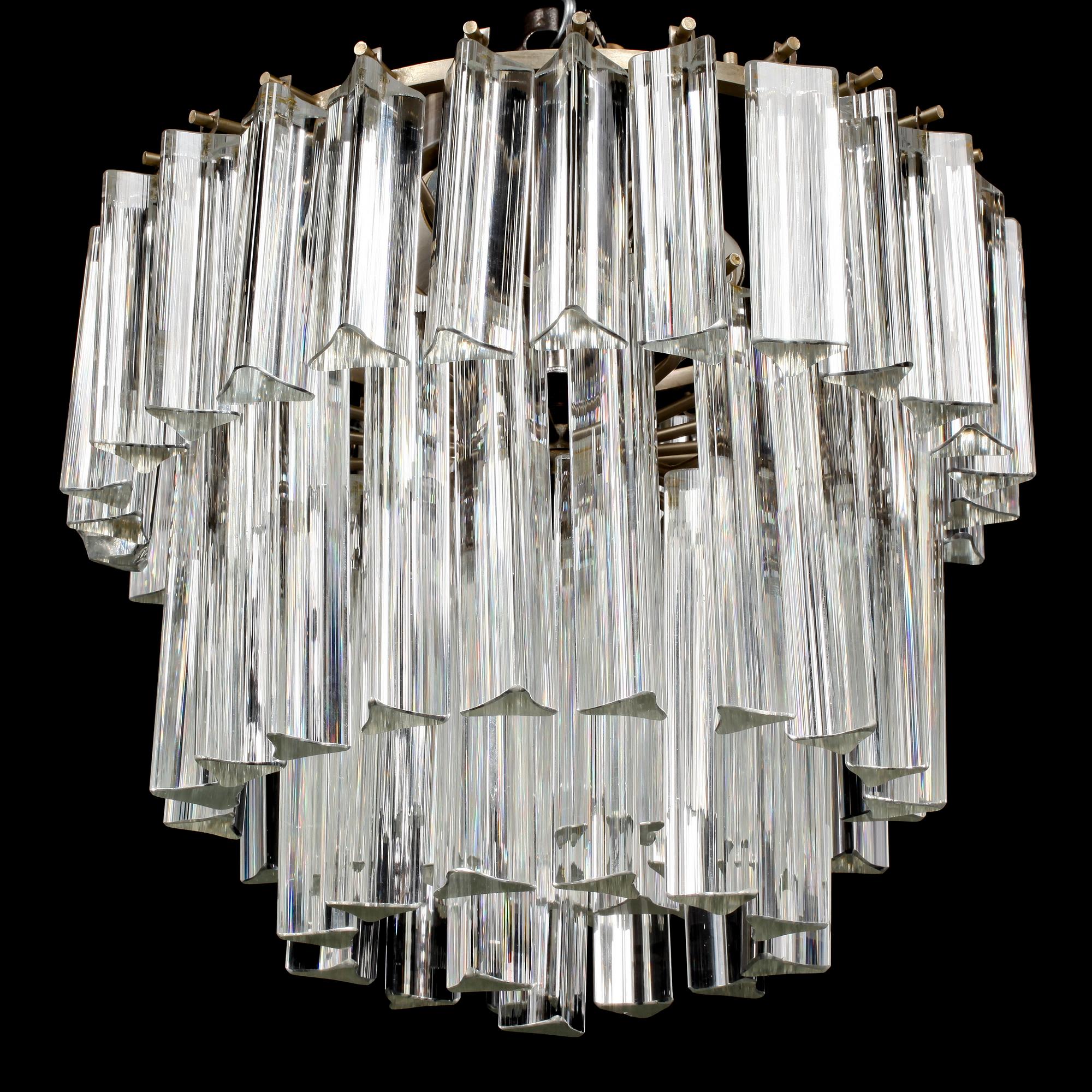 TAKLAMPA, omkring 1900-talets mitt. Höjd 40 cm.