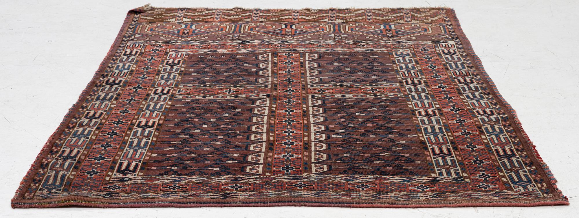 Carpet, Turkmen, approx. 160 x 134 cm.