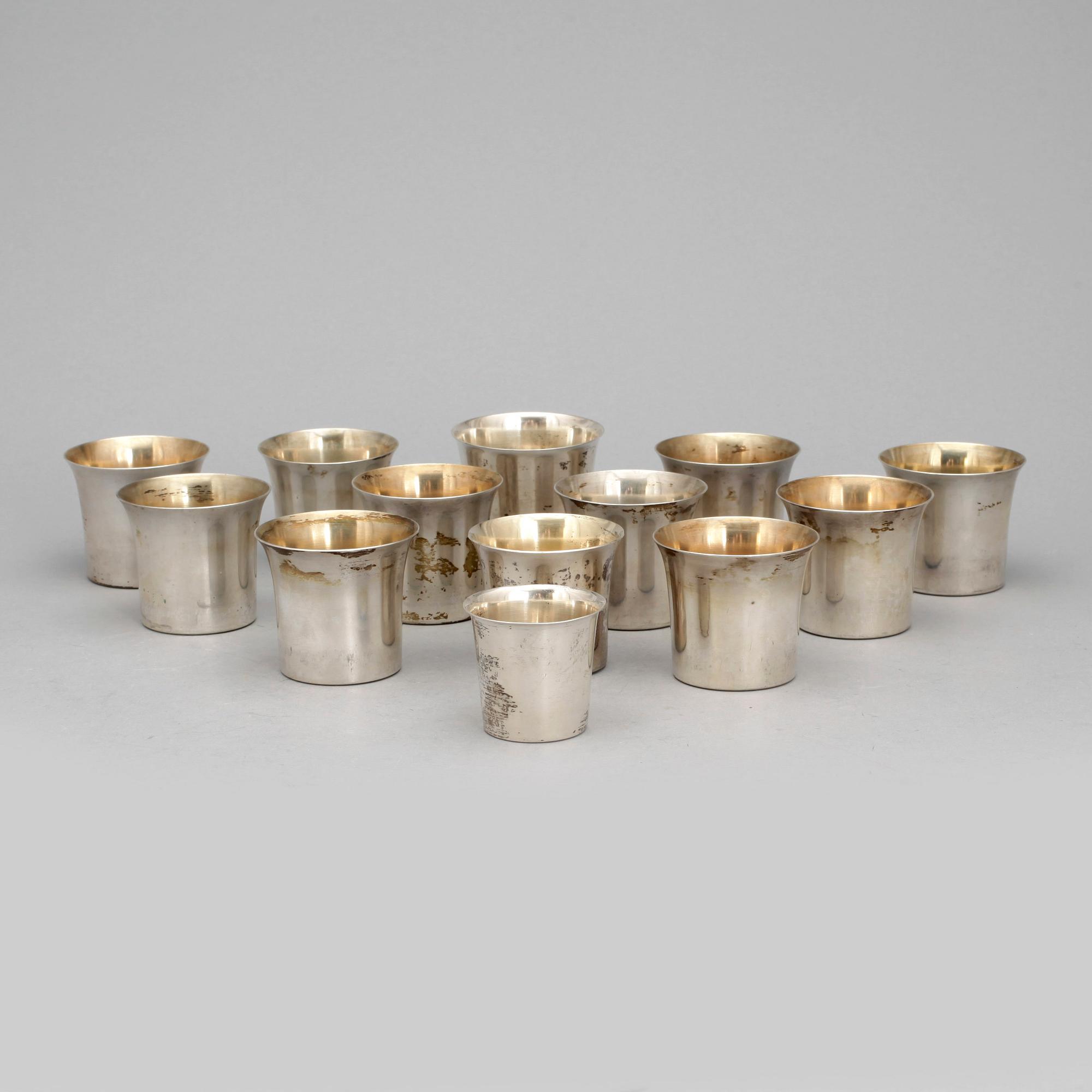 BÄGARE, 13 st, silver, bl.a G Fahlström Stockholm 1959, total vikt ca 513 gram.