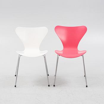 Arne Jacobsen, stolar, 2 st, "Sjuan", Fritz Hansen, Danmark.