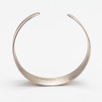 Pekka Piekäinen, A sterling silver bracelet. Platinoro, Turku 2009.