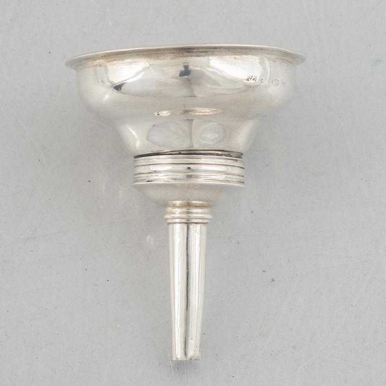 An Irish silver wine funnel, mark of William Bond, Dublin 1804.