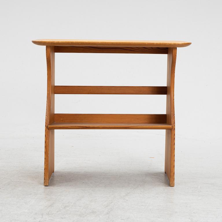 Carl Malmsten, a pine bedside table, model 'Guldheden'.