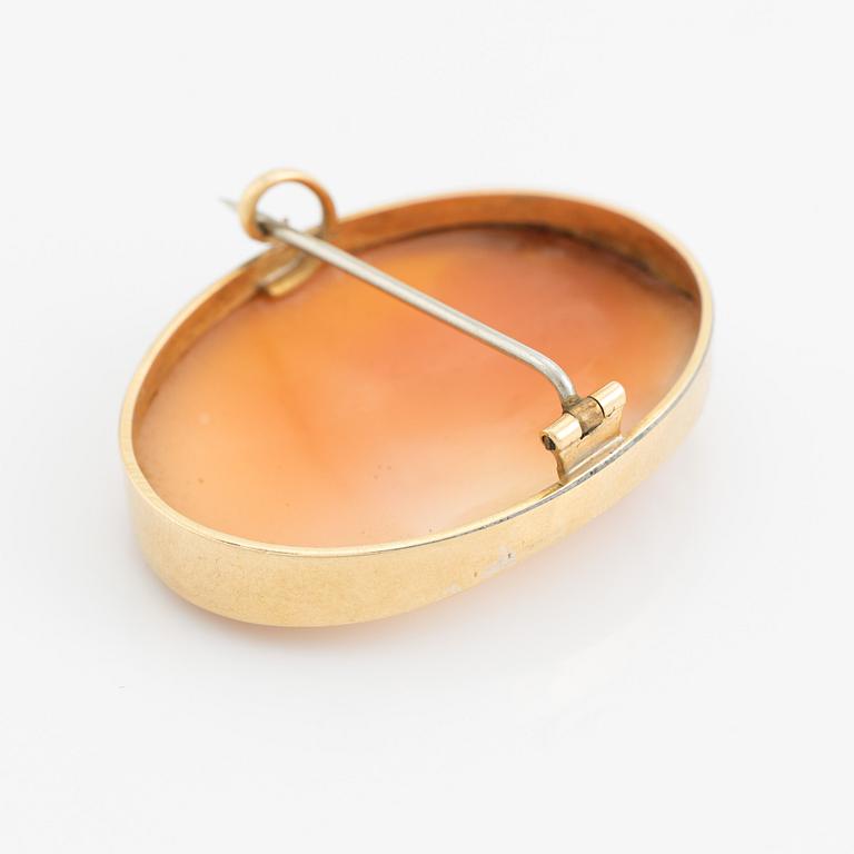 18K gold and shell cameo.